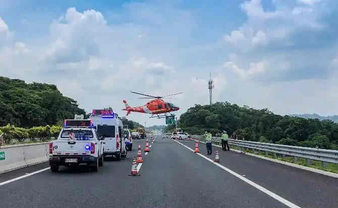 兴宾区高速公路汽车救援案例